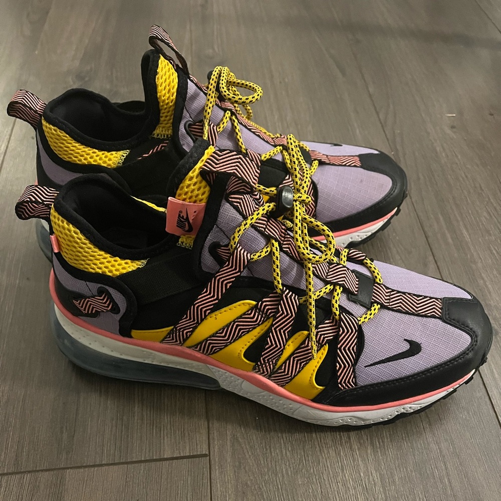 Men’s Nike shoes in a size 9.5. - Picture 2 of 3